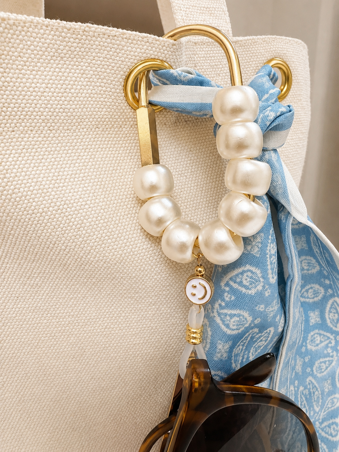 Smiley Bag Charm (Sunglass Holder)